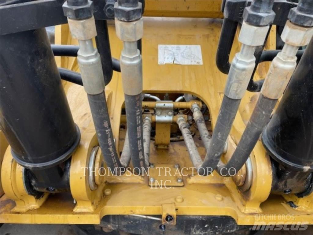 CAT 326 Гусеничні екскаватори