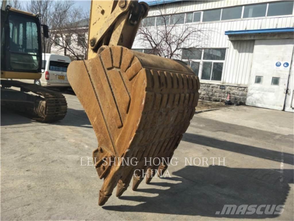 CAT 326D2L Гусеничні екскаватори