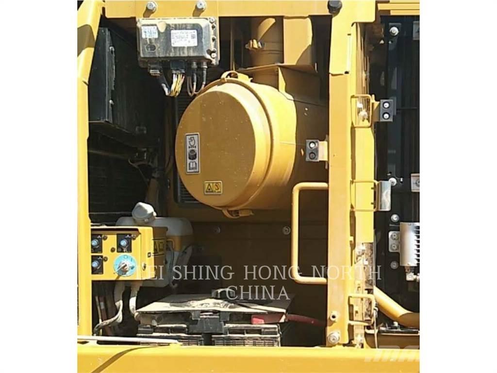 CAT 326D2L Гусеничні екскаватори