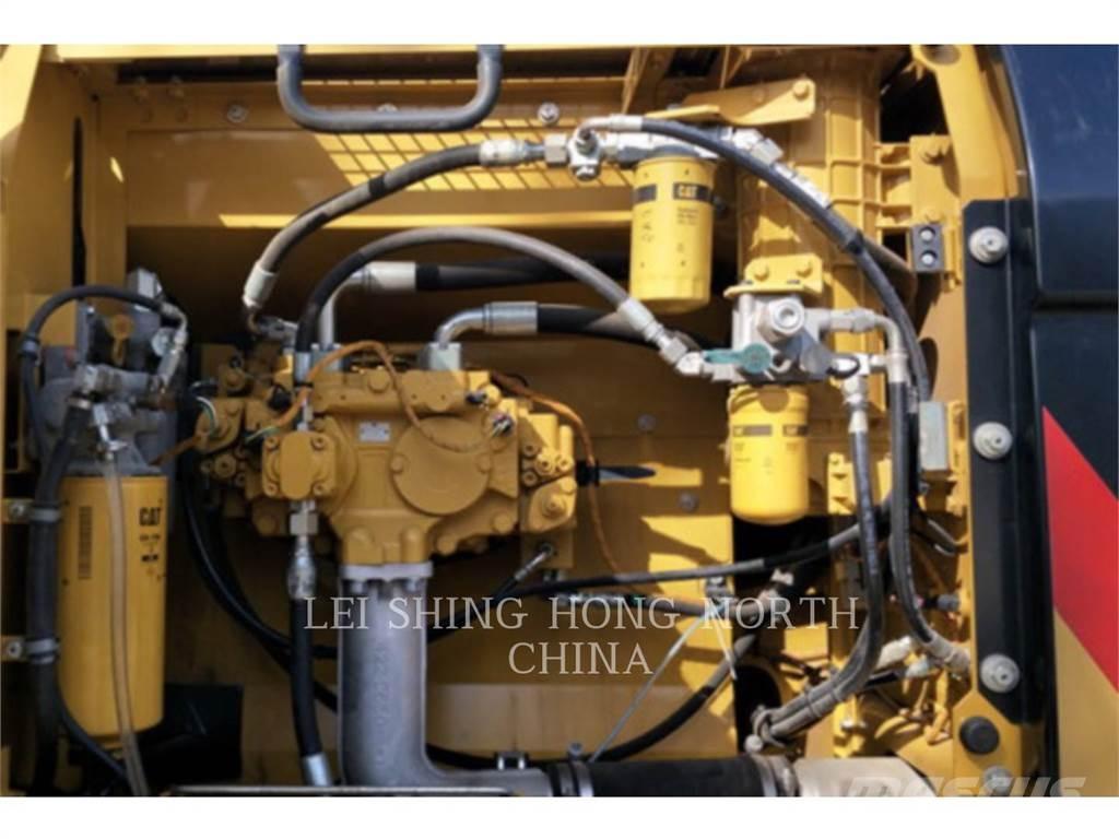 CAT 326D2L Гусеничні екскаватори