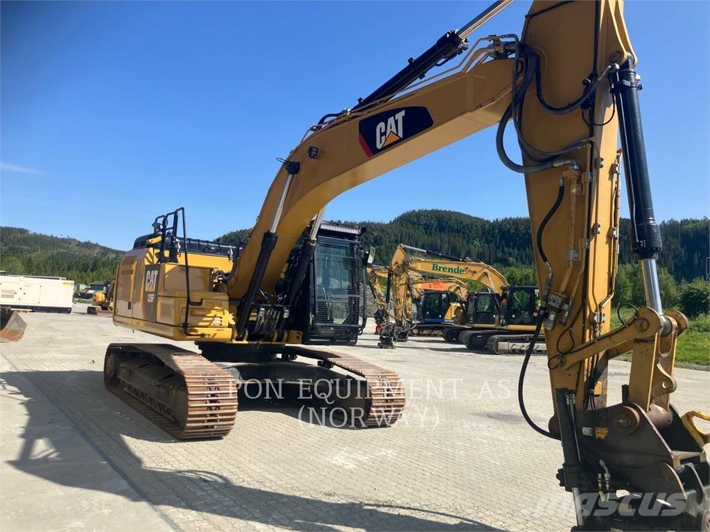CAT 326FL Гусеничні екскаватори