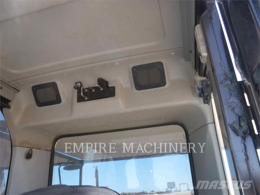 CAT 328DLCR Гусеничні екскаватори