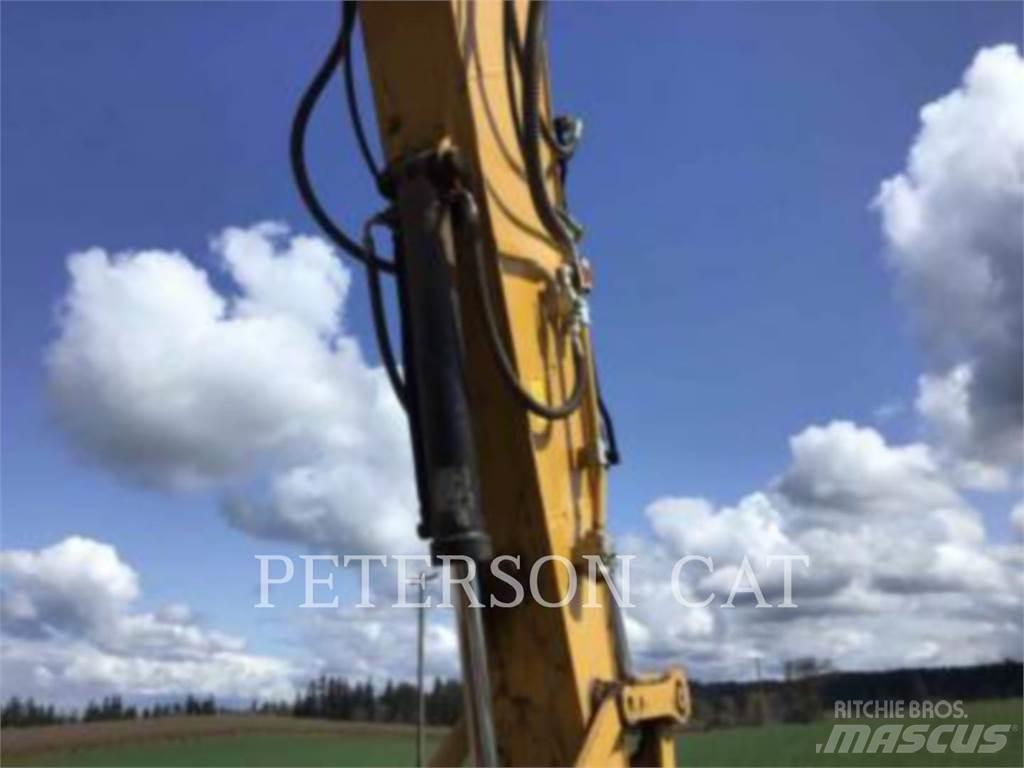 CAT 330 Гусеничні екскаватори