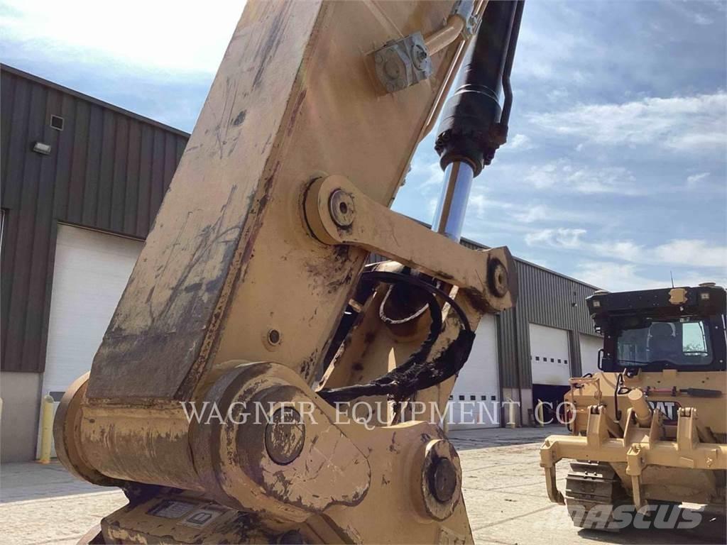 CAT 330 Гусеничні екскаватори