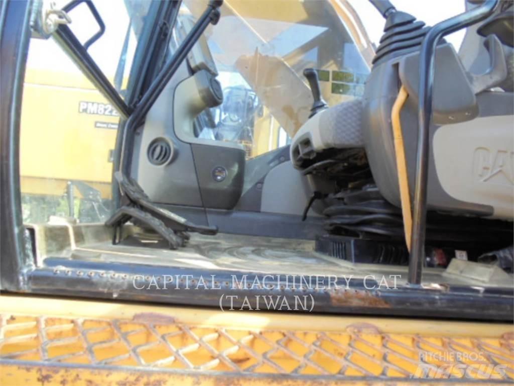 CAT 330D2L Гусеничні екскаватори