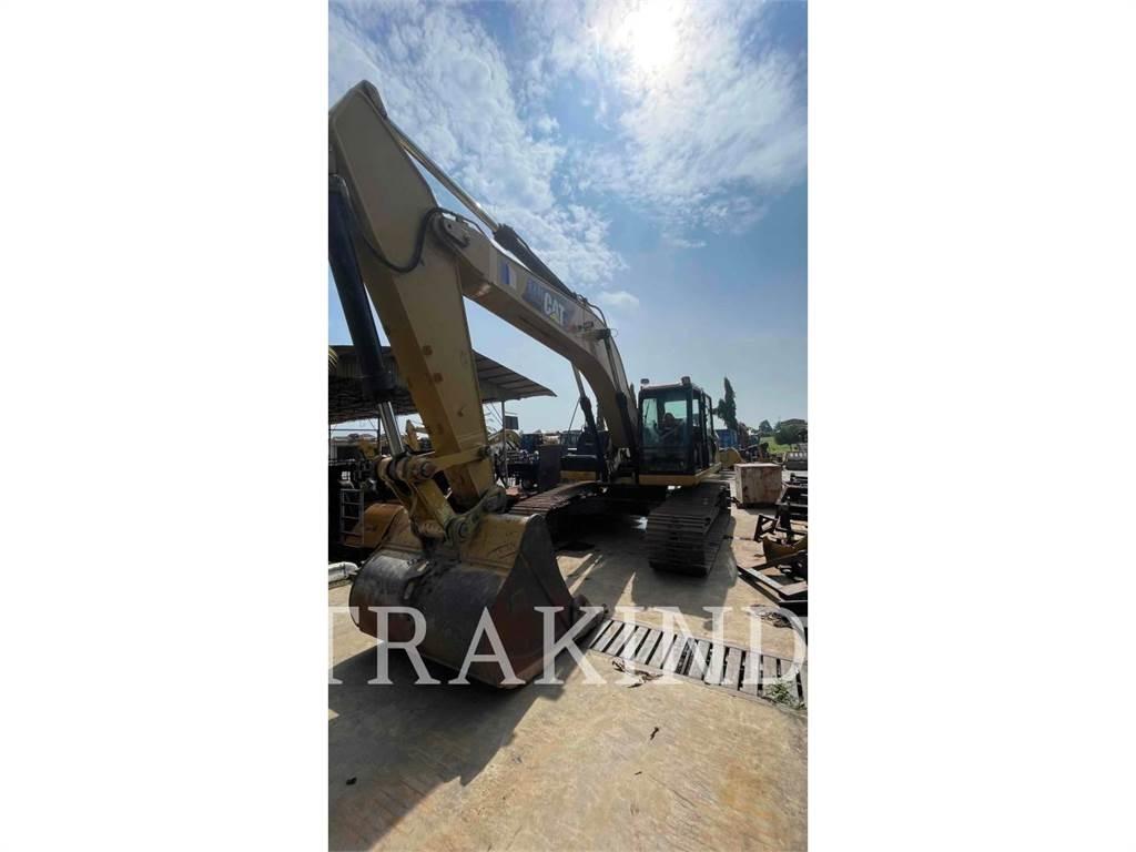 CAT 330D2L Гусеничні екскаватори