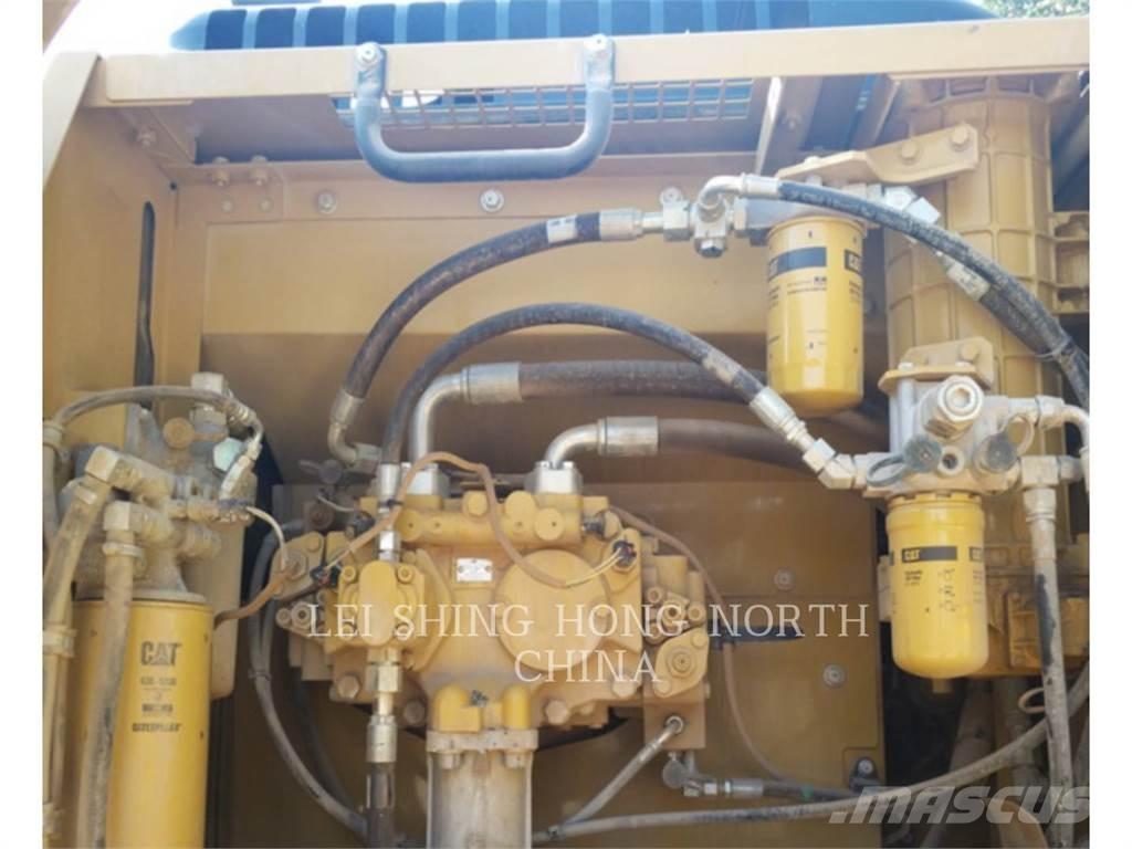 CAT 330D2L Гусеничні екскаватори