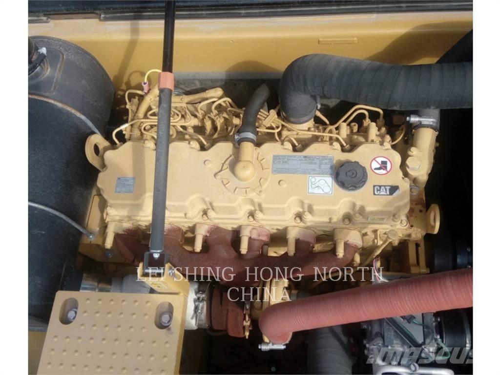CAT 330D2L Гусеничні екскаватори