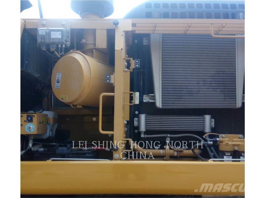 CAT 330D2L Гусеничні екскаватори