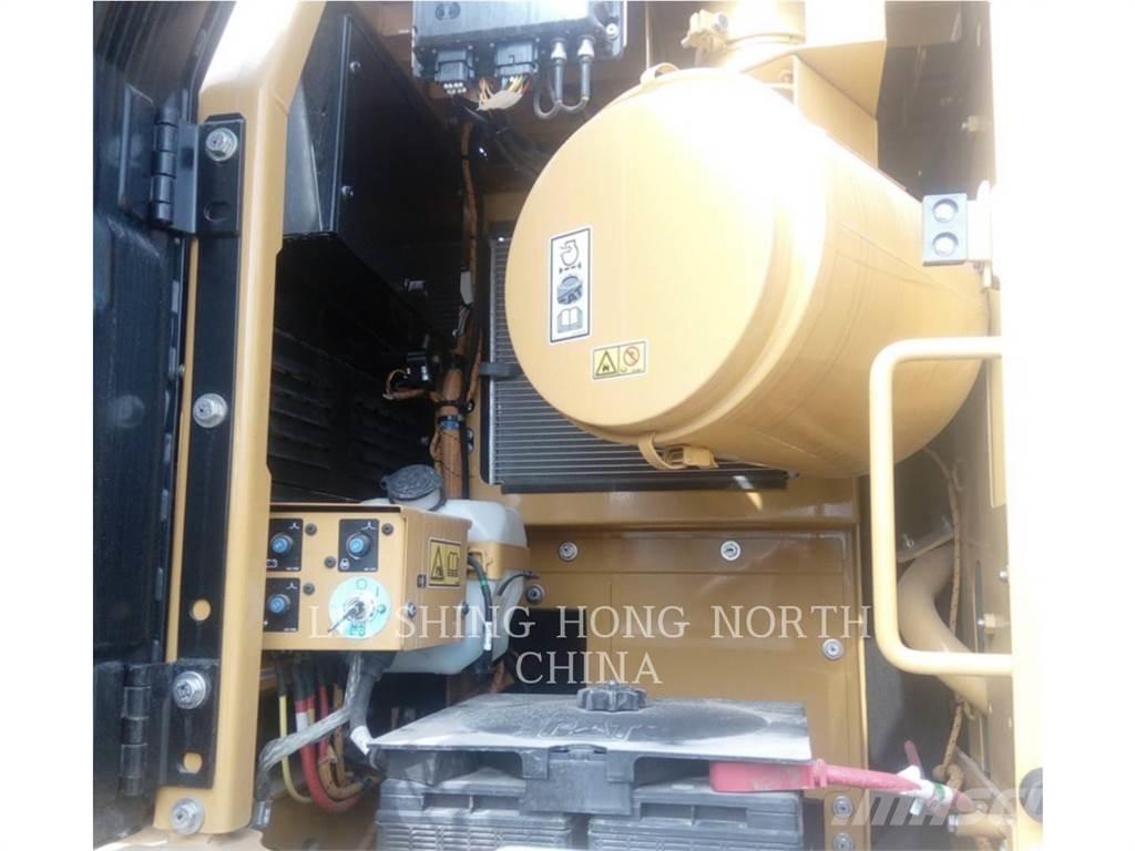 CAT 330D2L Гусеничні екскаватори