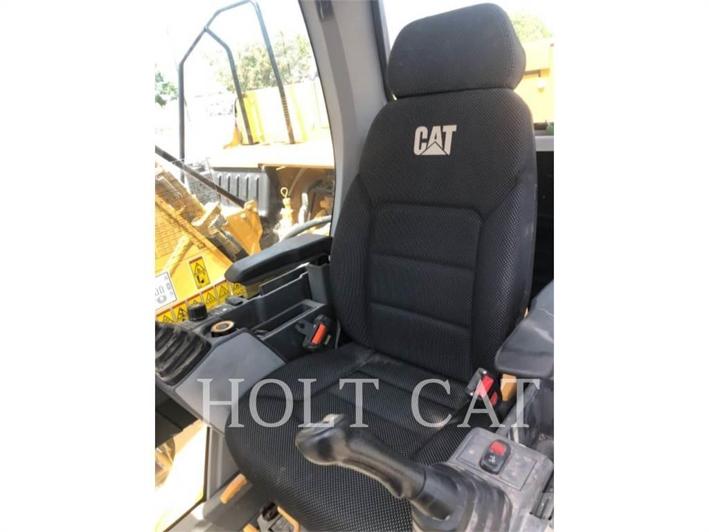 CAT 330GC Гусеничні екскаватори
