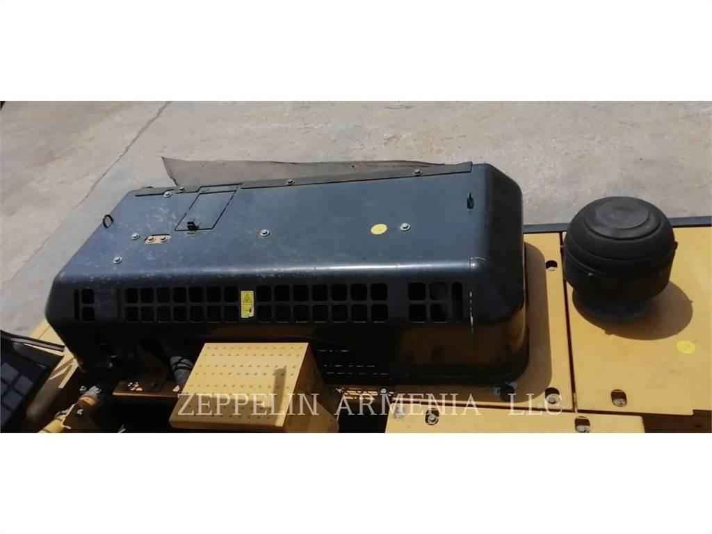 CAT 336D2L Гусеничні екскаватори