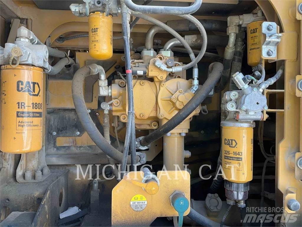 CAT 349FL + Гусеничні екскаватори