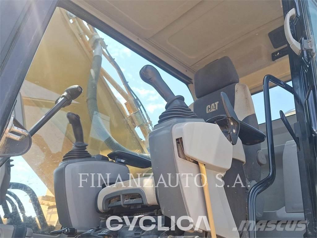CAT 352FL Гусеничні екскаватори