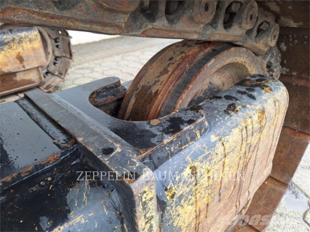 CAT 352FL Гусеничні екскаватори