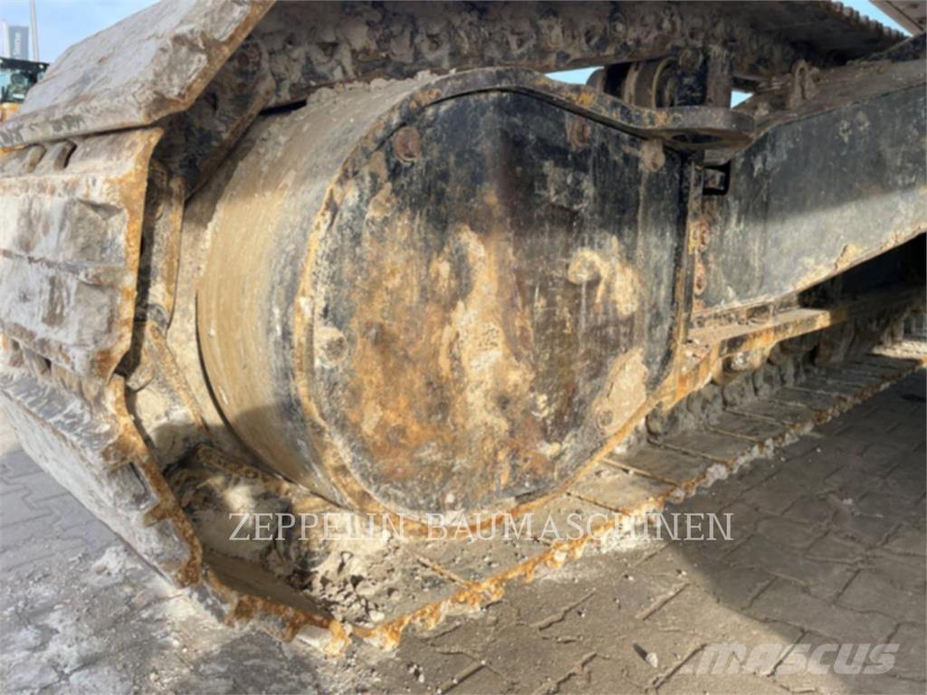 CAT 352FL Гусеничні екскаватори