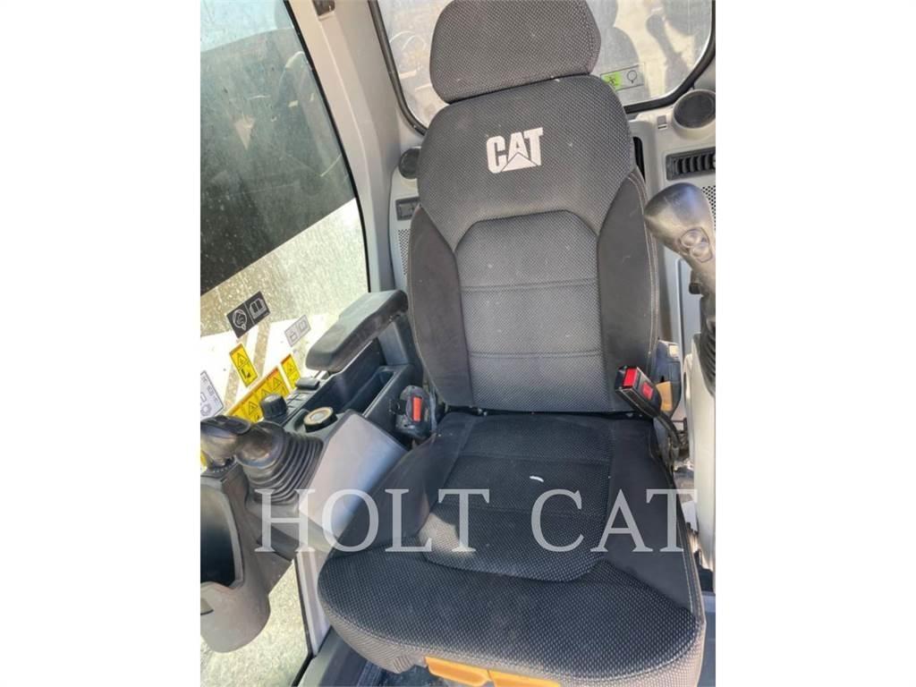 CAT 374 Гусеничні екскаватори