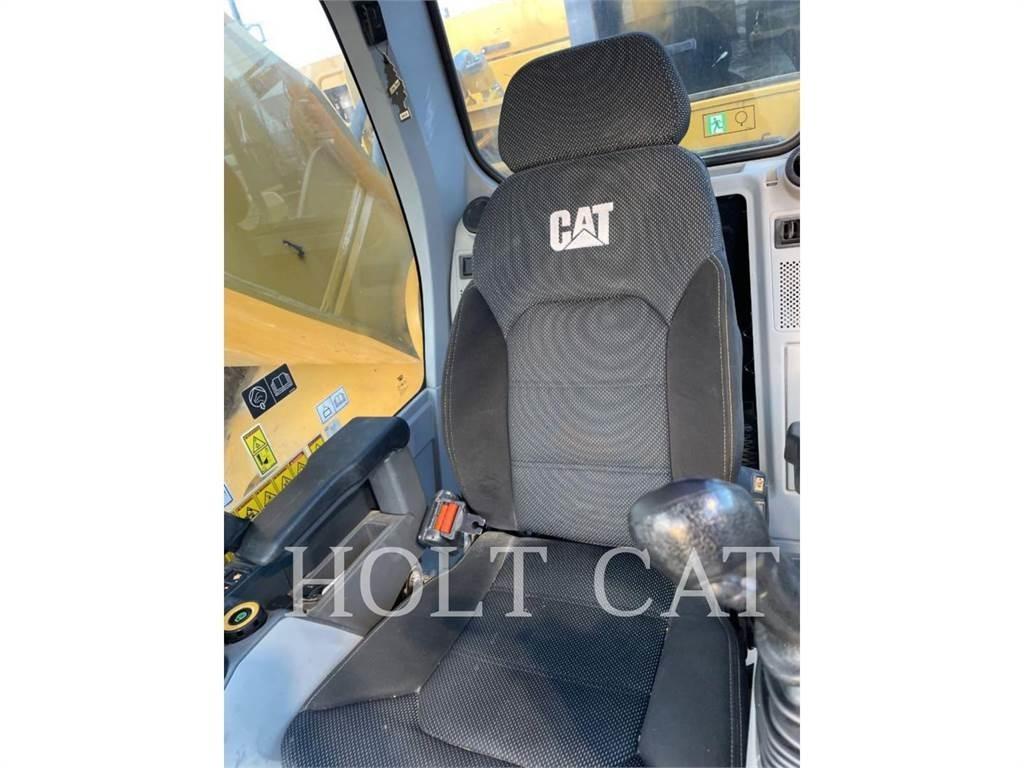 CAT 374 Гусеничні екскаватори