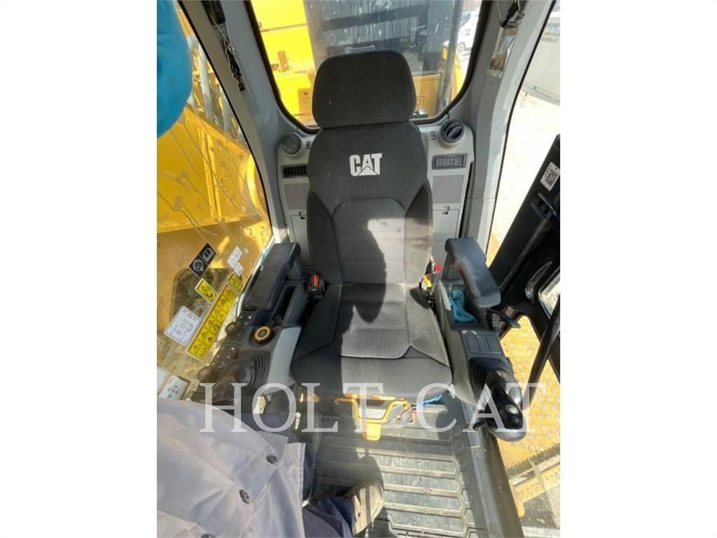 CAT 374 Гусеничні екскаватори