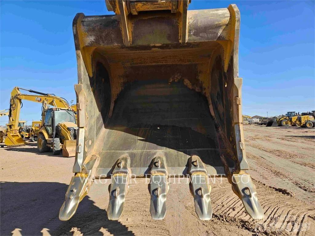 CAT 374 Гусеничні екскаватори