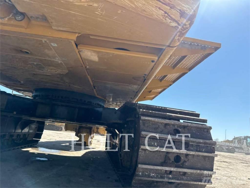 CAT 374 Гусеничні екскаватори