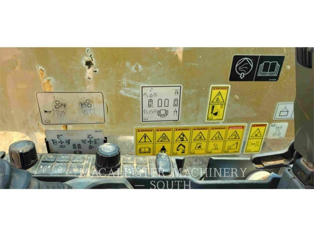 CAT 374 Гусеничні екскаватори