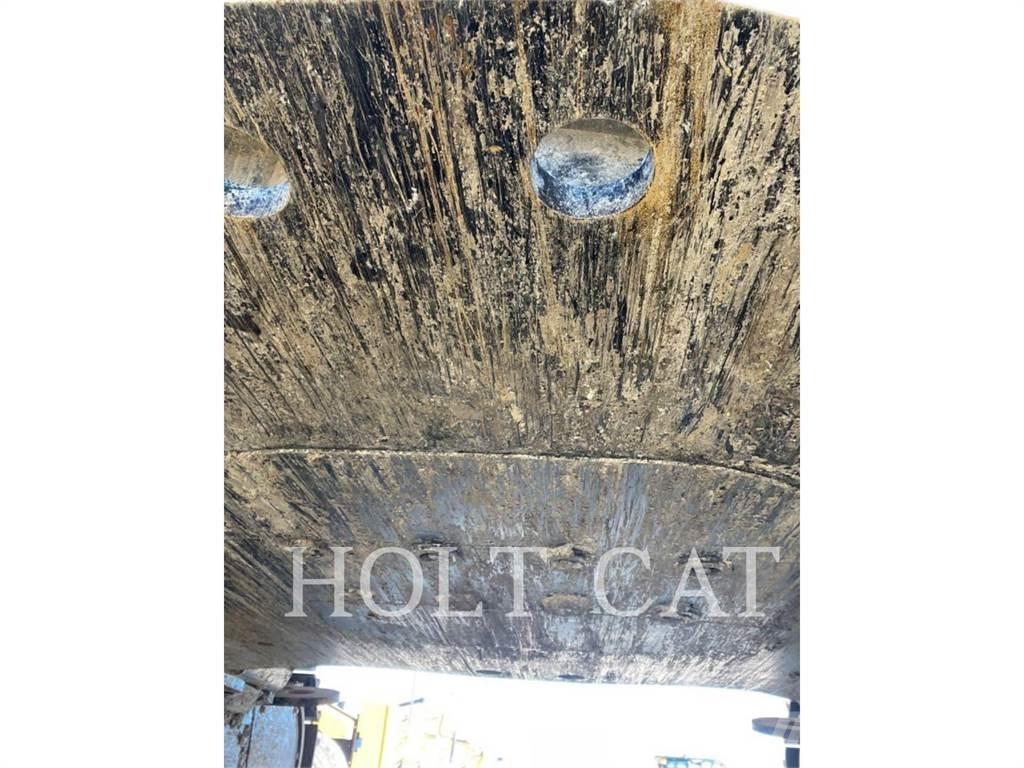 CAT 374 Гусеничні екскаватори