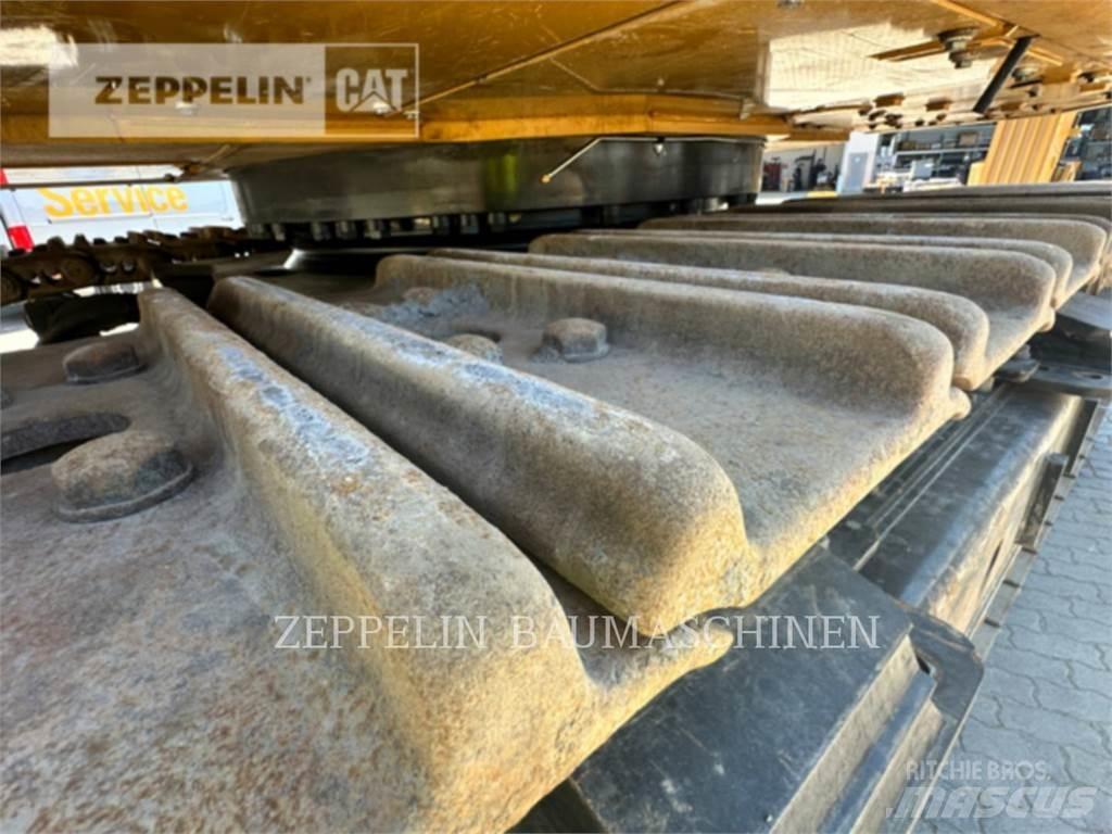 CAT 374-07A Гусеничні екскаватори