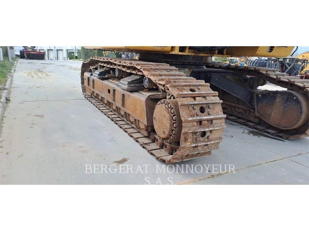 CAT 374D Гусеничні екскаватори
