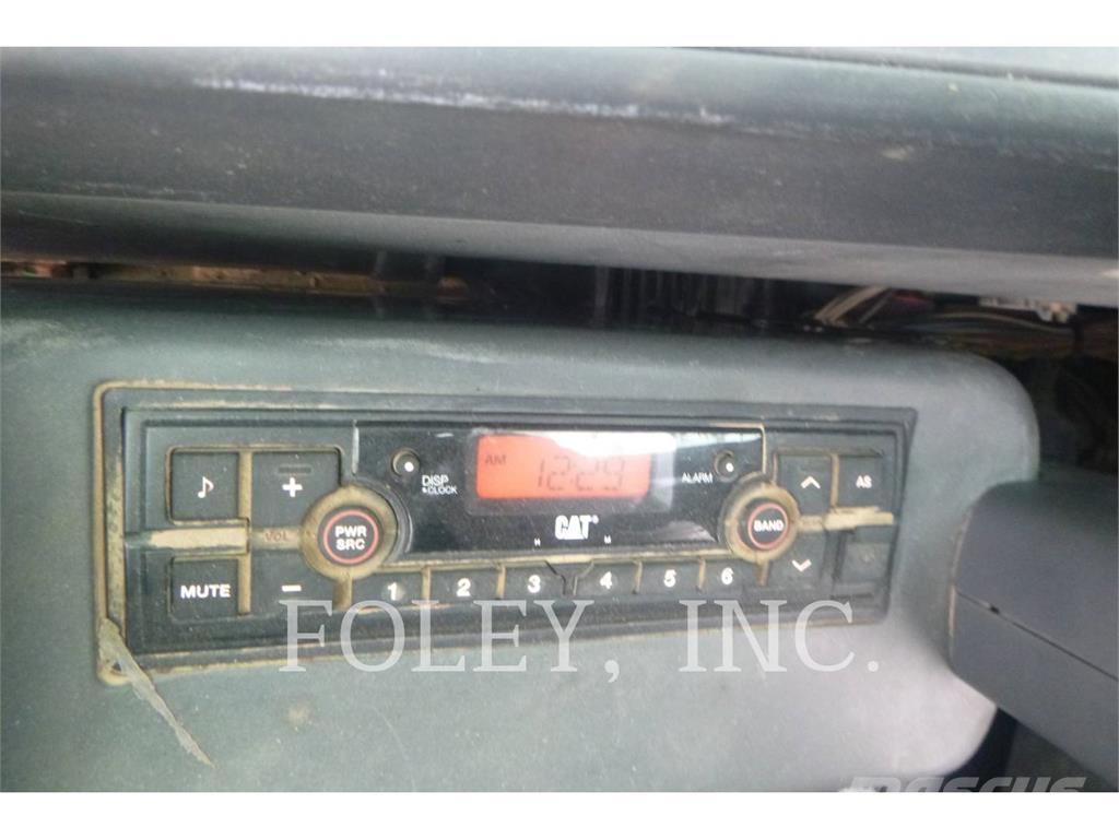 CAT 374DL Гусеничні екскаватори