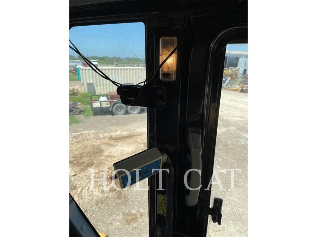CAT 374FL Гусеничні екскаватори