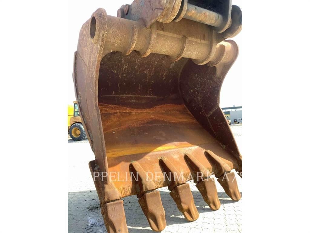 CAT 374FL Гусеничні екскаватори