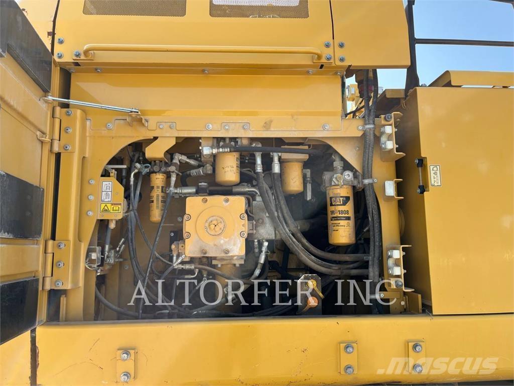CAT 374FL Гусеничні екскаватори