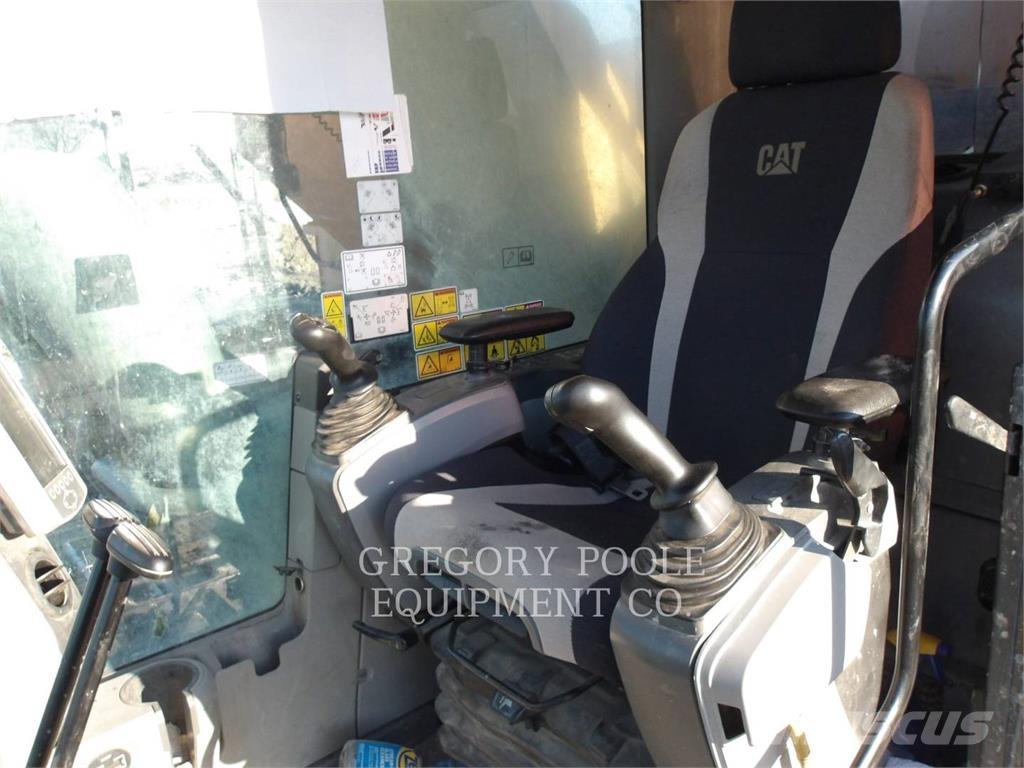 CAT 374FL Гусеничні екскаватори