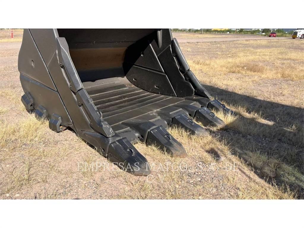 CAT 390DL Гусеничні екскаватори