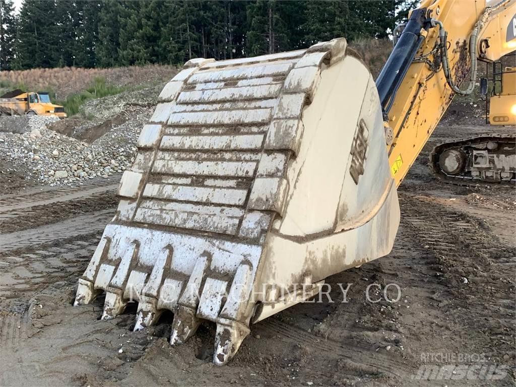 CAT 390F Гусеничні екскаватори