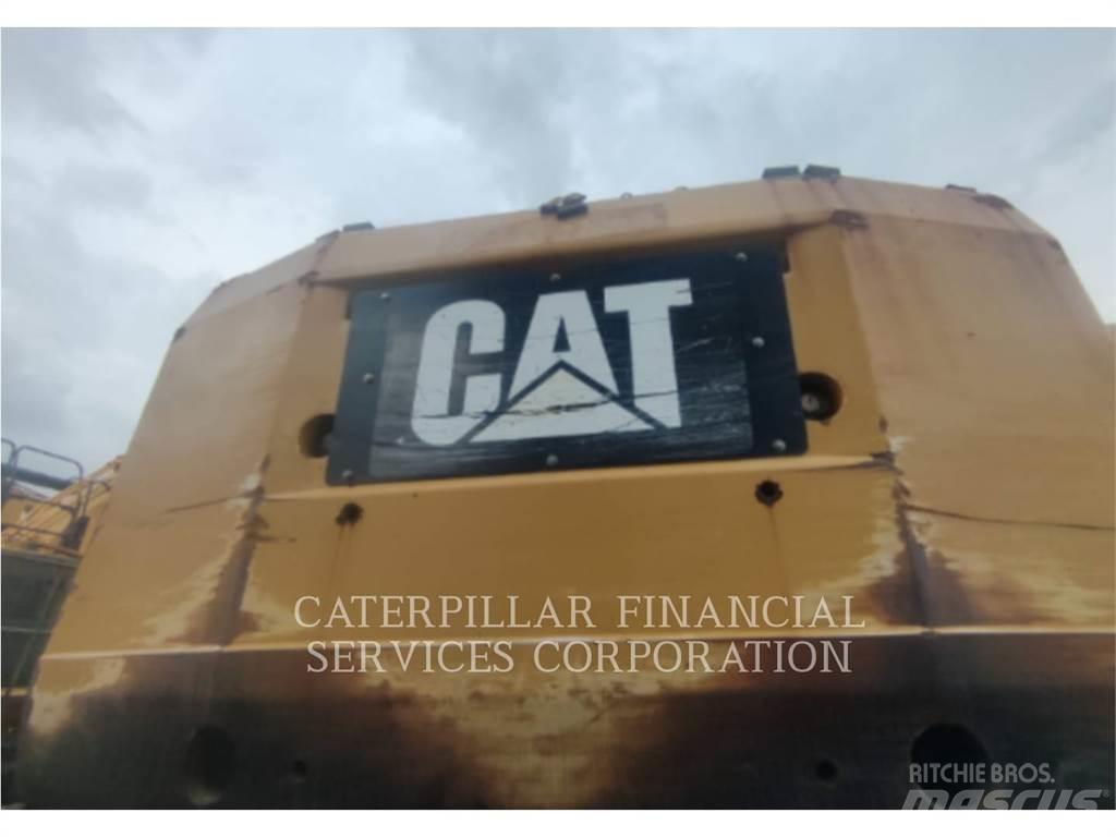 CAT 390F Гусеничні екскаватори