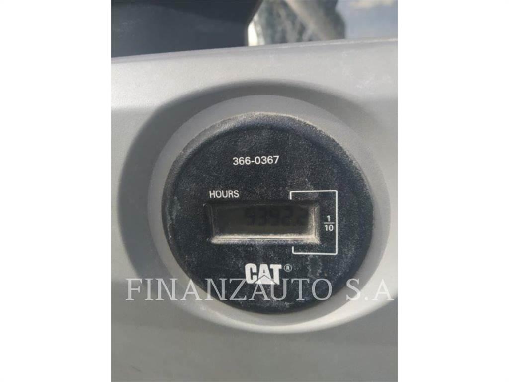 CAT 390F Гусеничні екскаватори