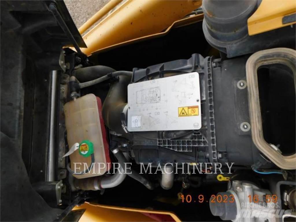CAT 415F2 4EOP Екскаватори-навантажувачі