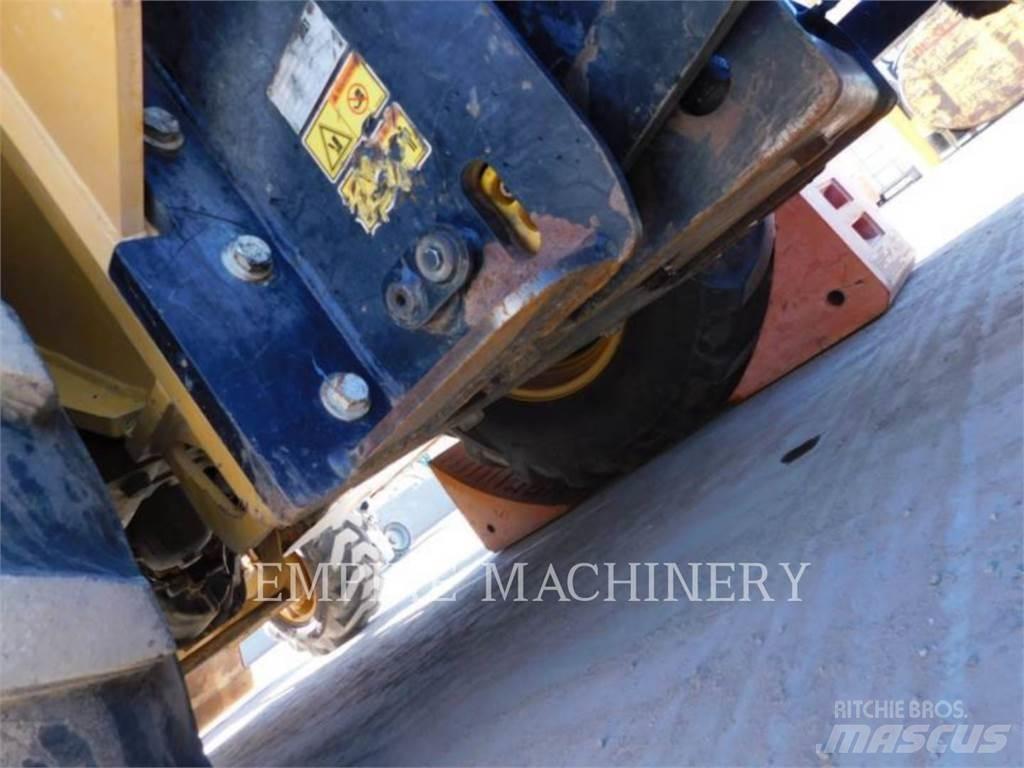 CAT 415F2 IL Фронтальні навантажувачі