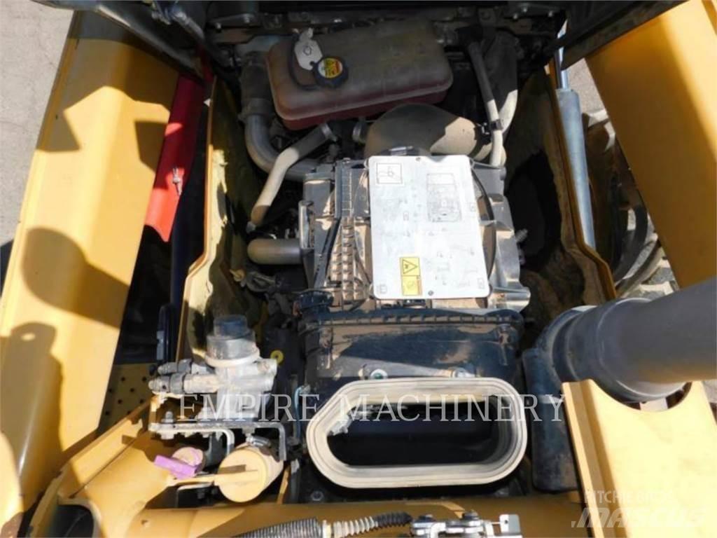 CAT 415F2 IL Фронтальні навантажувачі