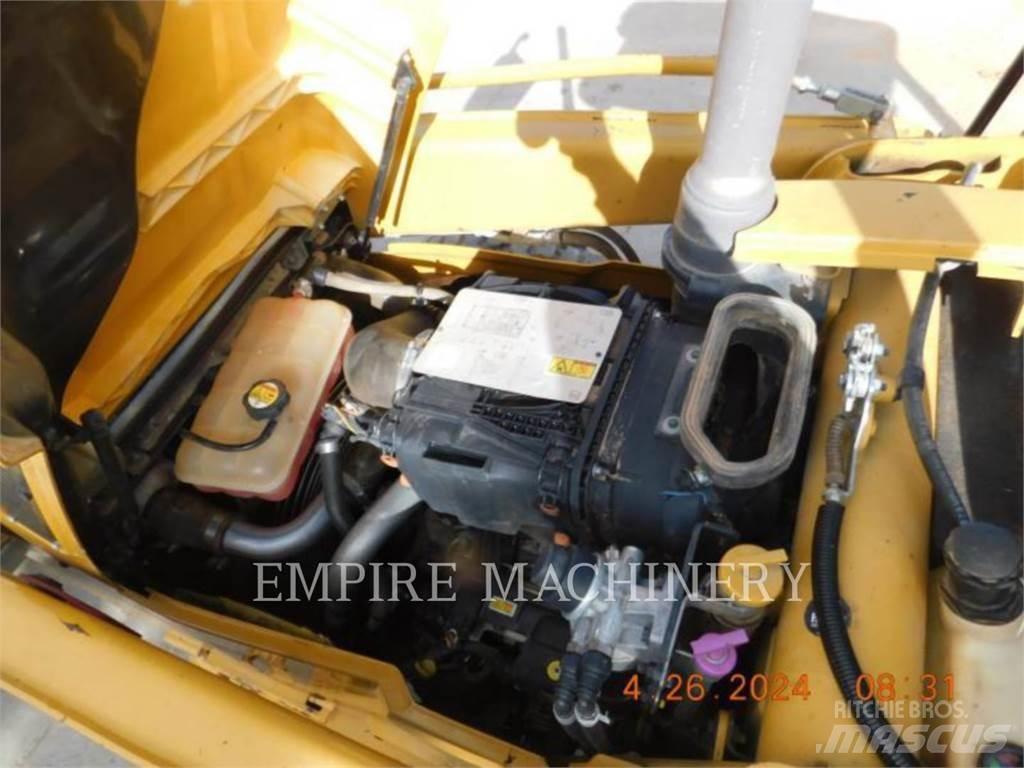 CAT 415F2 IL Фронтальні навантажувачі