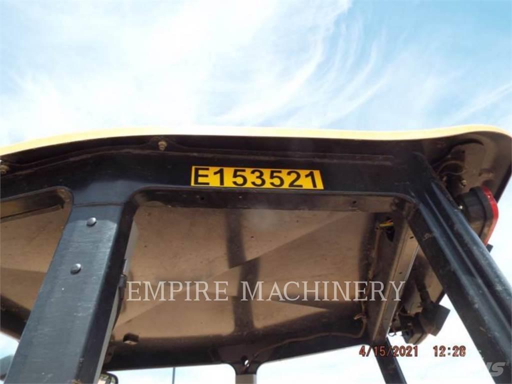 CAT 415F2 IL Фронтальні навантажувачі