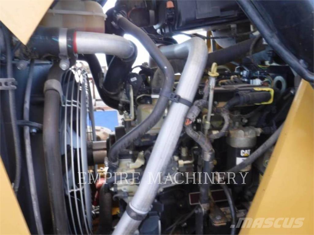 CAT 415F2 IL Фронтальні навантажувачі