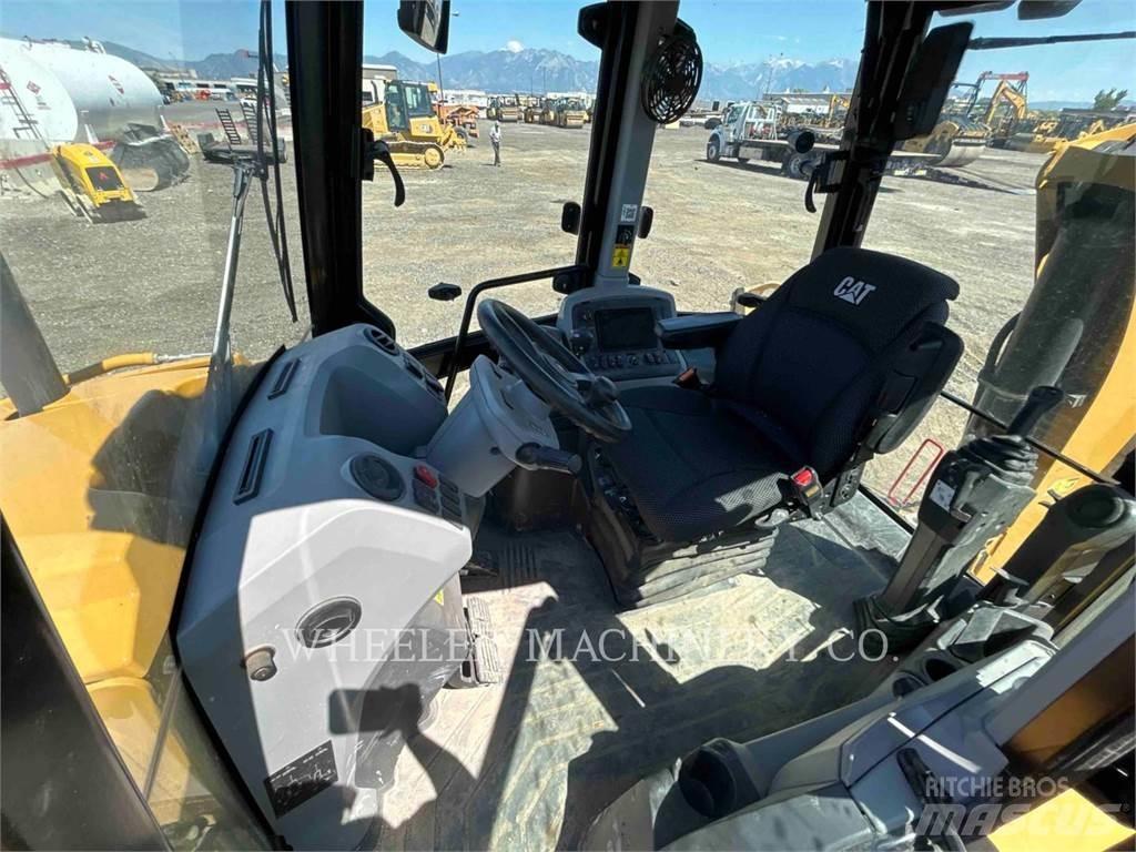 CAT 420 Екскаватори-навантажувачі