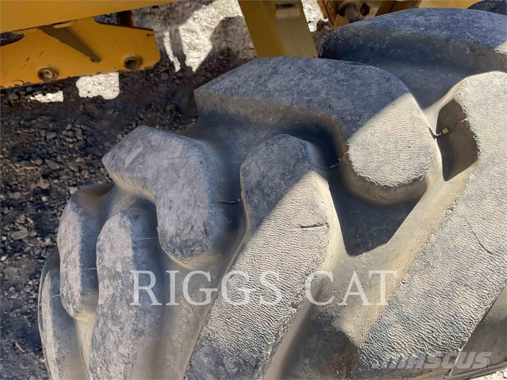 CAT 42007 Екскаватори-навантажувачі