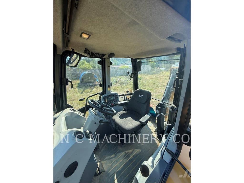 CAT 420F Екскаватори-навантажувачі
