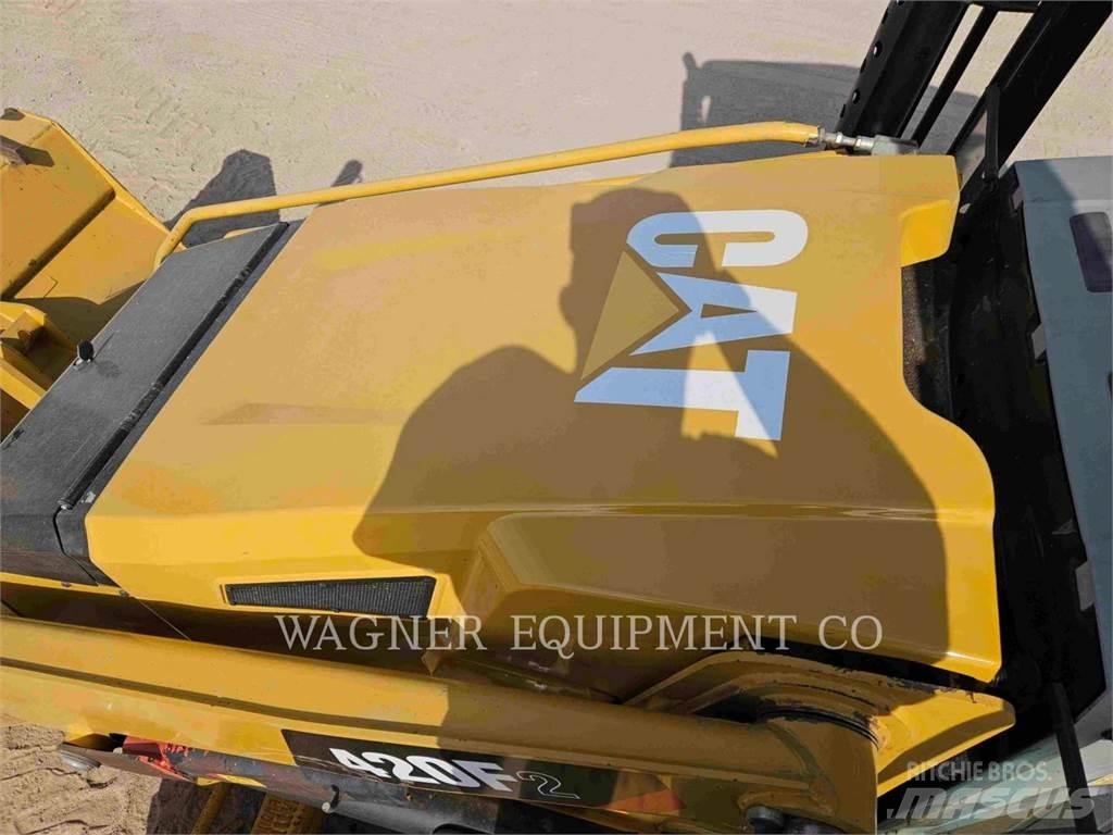 CAT 420F2 4WDS Екскаватори-навантажувачі