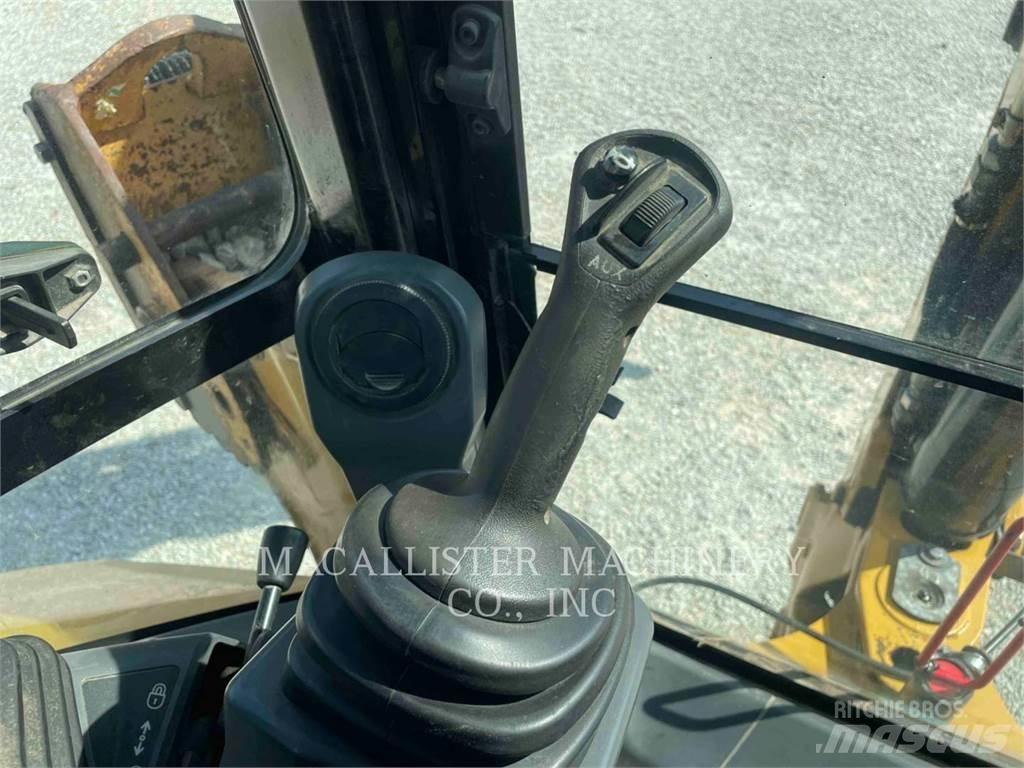 CAT 420F2ST Екскаватори-навантажувачі