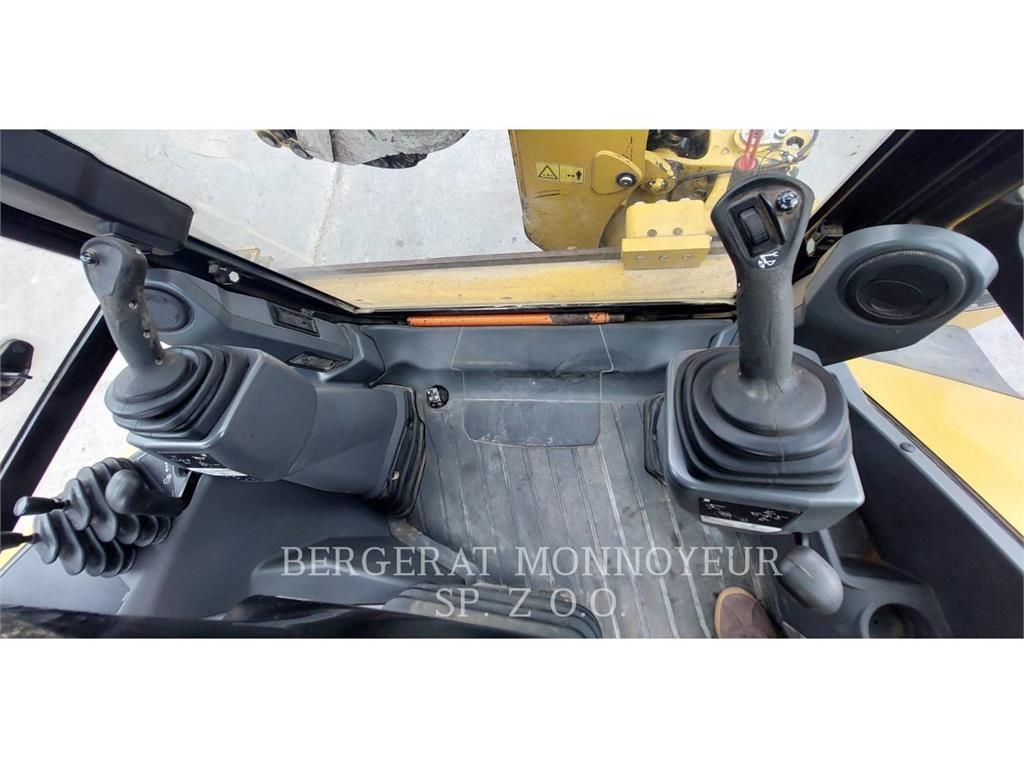 CAT 432F2 Екскаватори-навантажувачі